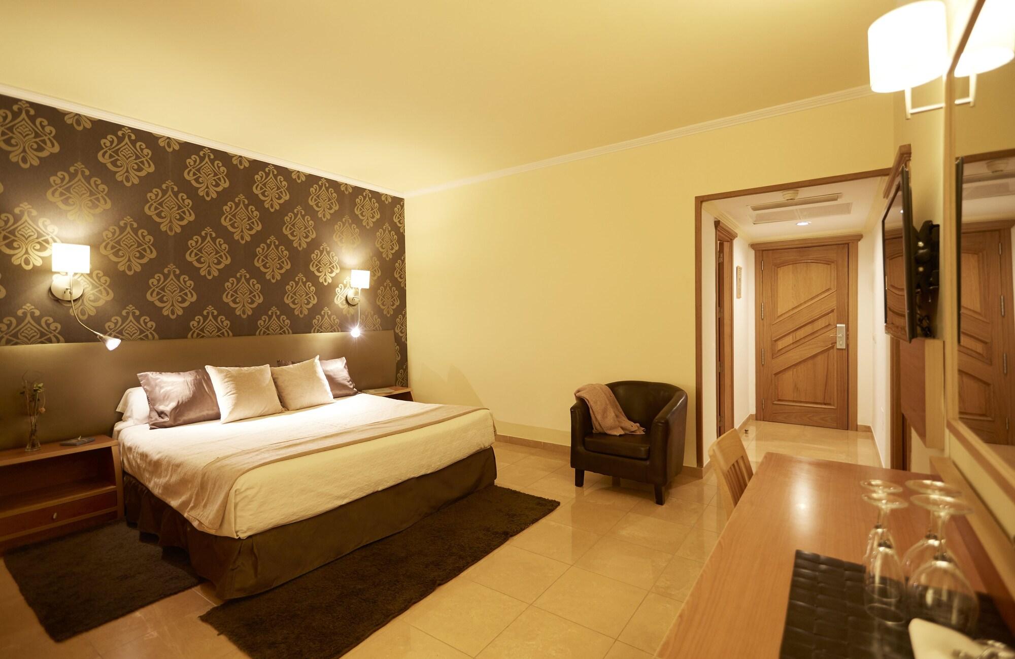 Invisa Hotel La Cala Santa Eulària des Riu Extérieur photo